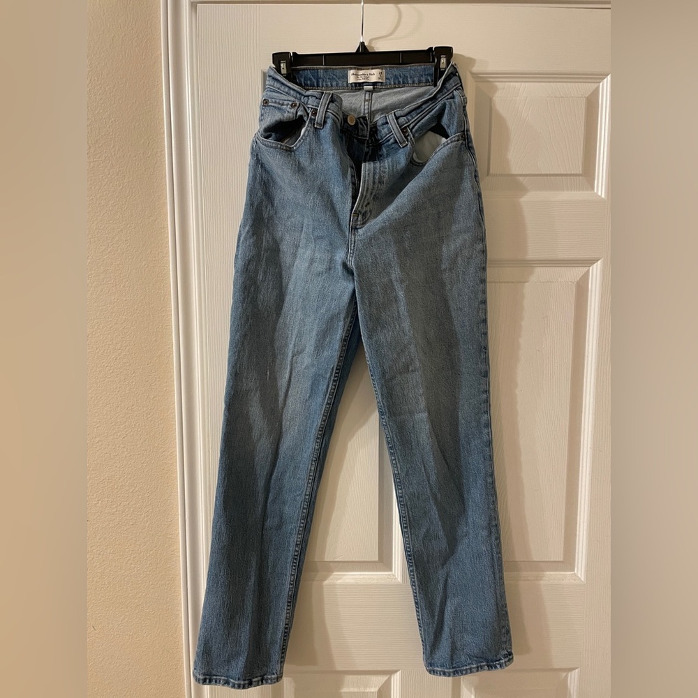 Abercrombie & Fitch The 90s Straight Ultra high rise Women's Leg Blue Jeans